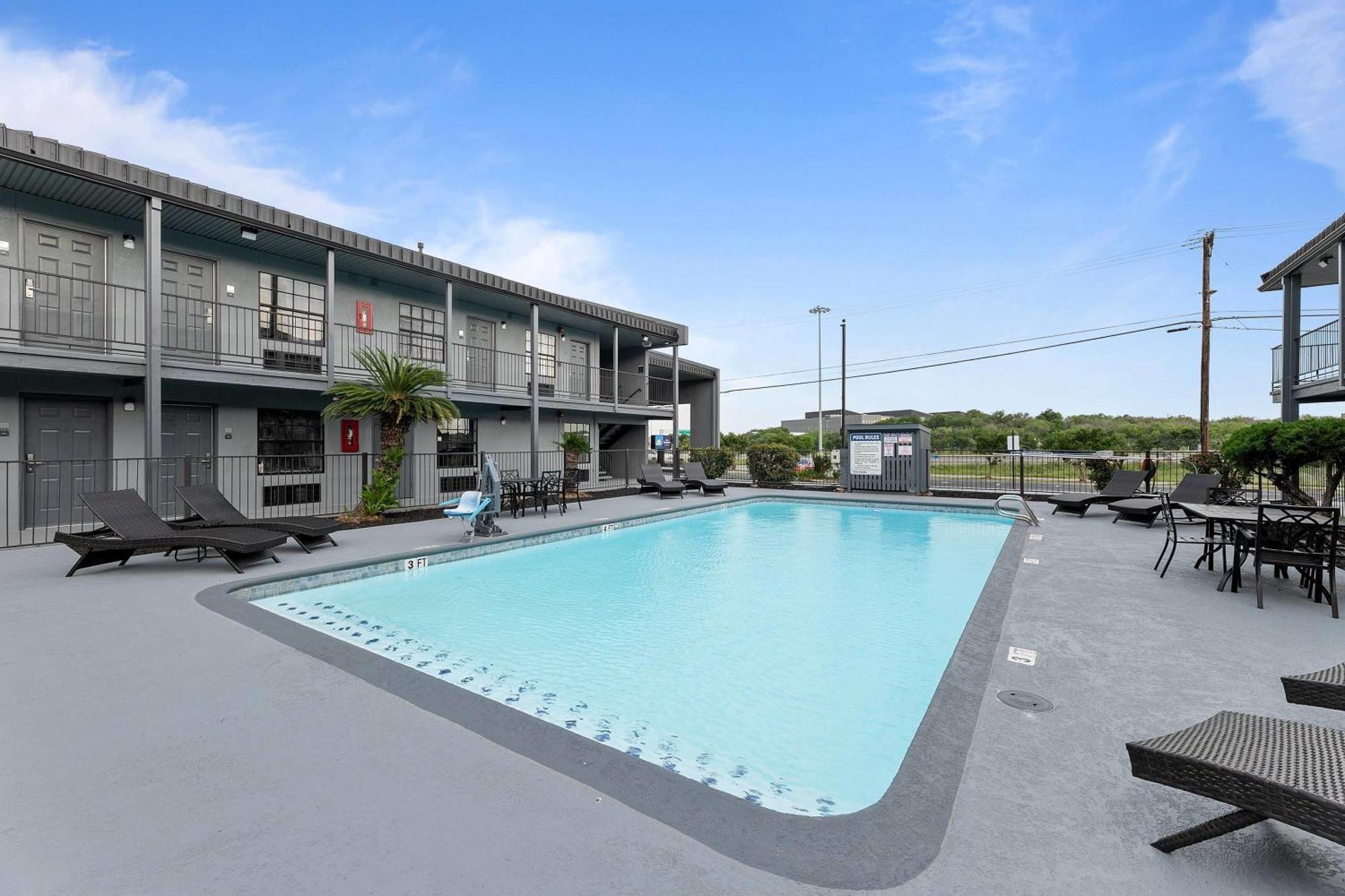 Days Inn By Wyndham San Antonio Near Lackland Afb Dış mekan fotoğraf